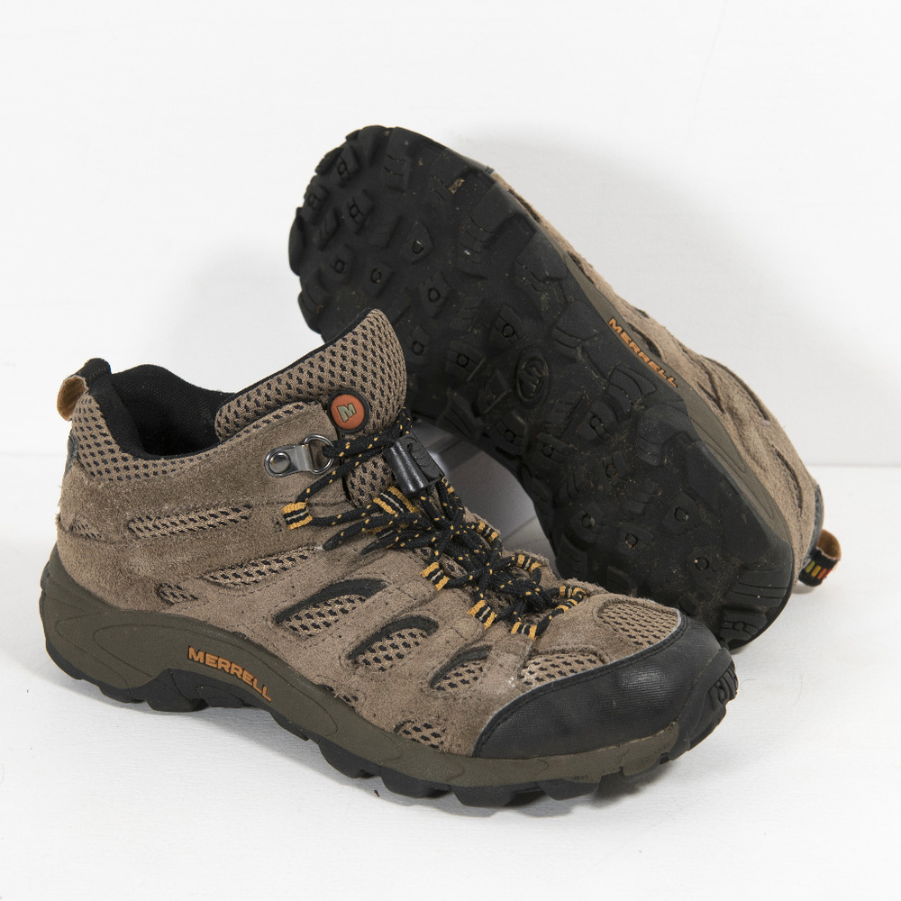 Kids hiking boot sneaker by Merrell- Moab